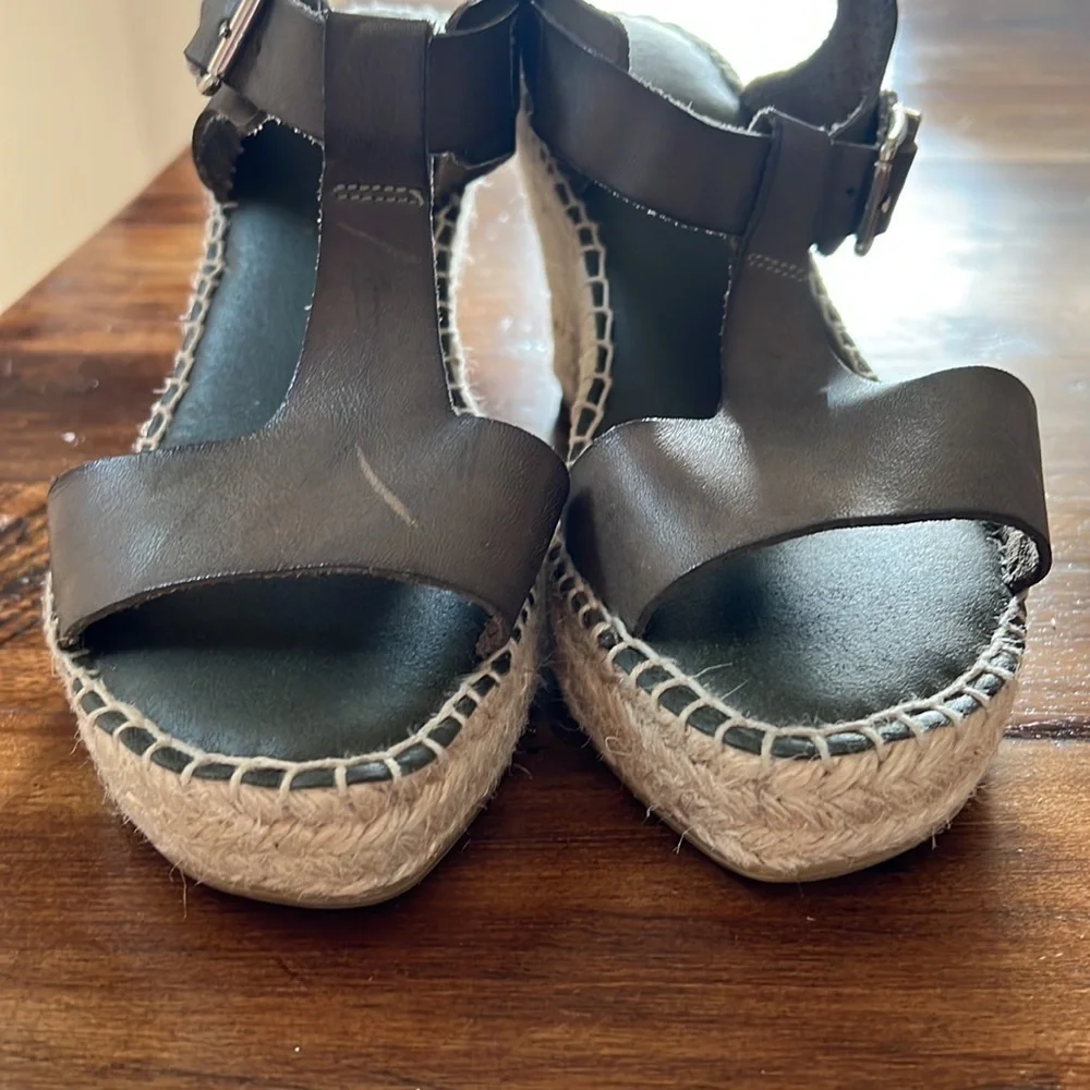 Made In Spain Leather Wedge Espadrilles in Olive. Paseart. Size 38 fits like 7.5